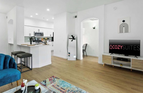Glendale Sports and Entertainment District Apartment | CozySuites Glendale by the stadium with pool 04