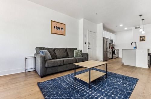 Glendale Sports and Entertainment District Apartment | CozySuites Glendale - Westgate with pool! 02