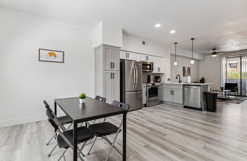 Glendale Sports and Entertainment District Apartment | CozySuites Glendale - Westgate w pool! 16