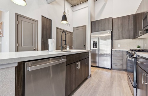 Roosevelt Apartment | CozySuites PHX RORO Gym, Pets, Parking! 2BR