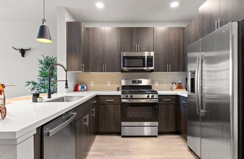 Roosevelt Apartment | Cozysuites PHX RORO Gym, Pool, Pets, Parking! #1