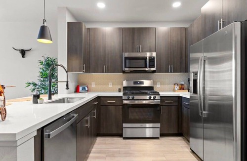 Roosevelt Apartment | Cozysuites PHX RORO Gym, Pool, Pets, Parking! #10