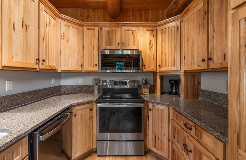 Trestle Creek House | Creekside Cabin w/ Hot Tub near Lake