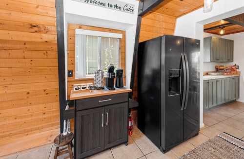 Sugarloaf Cabin | Crew's Cabin, Hot Tub, Ebikes, Kayaks, SUPBoards, Pet Friendly, EV Charger