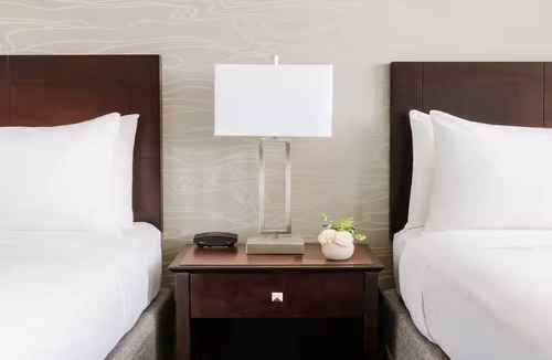 Phoenix Hotel | Crowne Plaza Phoenix Airport, Standard 2 Queens, Free Shuttle & Dog-friendly