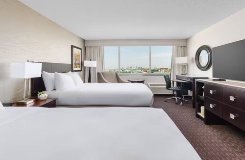 Phoenix Hotel | Crowne Plaza Phoenix Airport, Standard 2 Queens, Free Shuttle & Dog-friendly