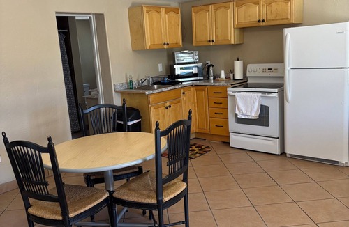 F. Q. Story Apartment | CRYSTAL POOL STUDIO KITCHEN SWIMMING WALK DOWNTOWN STADIUMS CONVENTION CTR ARTS