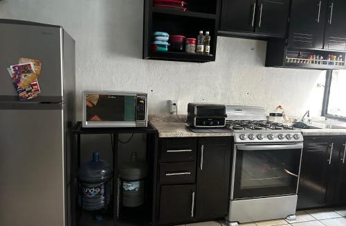 Minerales House | Cuarto a 4min del aeropuerto