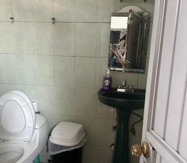 Minerales House | Cuarto a 4min del aeropuerto