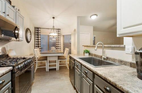 Northwest Ranch House | CUTE 3 bedroom home with outdoor kitchen, Sleeps 6