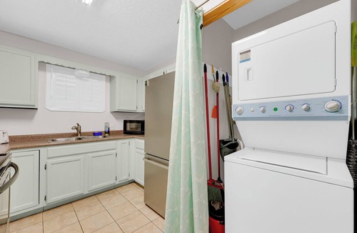 McAllen Condo | Cute, Comfy & Walkable 2/2 Condo Central McAllen