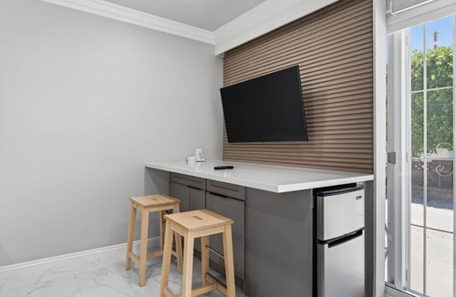 El Monte Apartment | Cute little studio, great stop for road trip