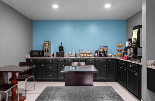 Estrella Hotel | Days Inn by Wyndham Phoenix West