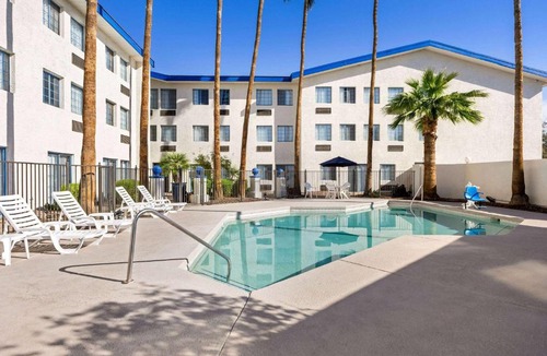Mesa Hotel | Days Inn & Suites by Wyndham Mesa Near Phoenix