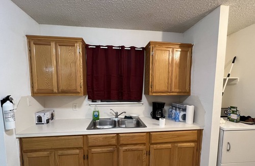 Mission House | De Shopping in a THREE Bedroom House With Excellent Location To All!