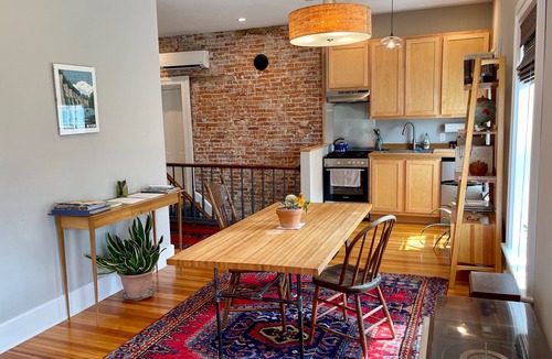Decorah Apartment | Decorah House- Airy, modern, full of natural light, 5 blocks to downtown