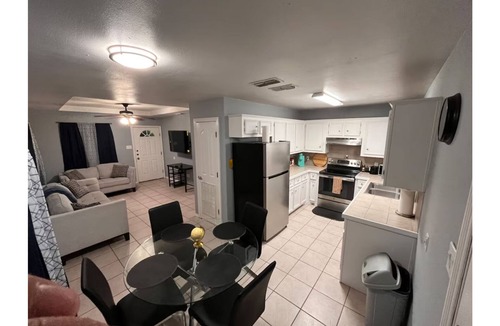 Edinburg Apartment | Delightful 2-bedroom apartment with AC in Edinburg