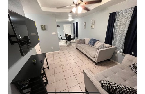 Edinburg Apartment | Delightful 2-bedroom apartment with AC in Edinburg