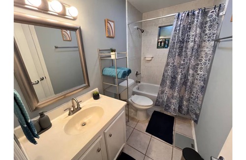 Edinburg Apartment | Delightful 2-bedroom apartment with AC in Edinburg