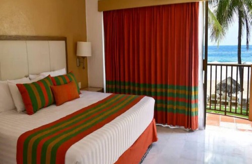 Ixtapa Villa | Deluxe Beach Front Villa “Tesoro B”