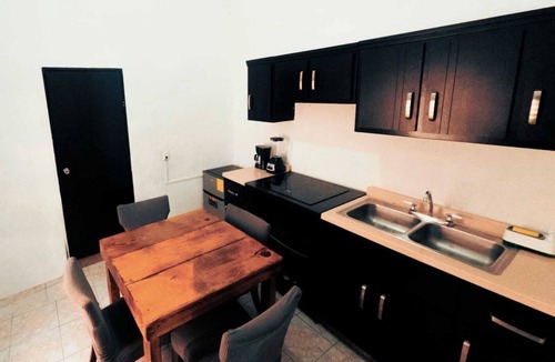 Monterrey Centro Apartment | Depa Washington 2: AC-WiFi-TV/Walking distance to Barrio Antiguo and Paseo Santa Lucia.