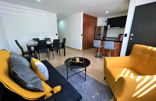 Queretaro Apartment | Departamento Black and Golden