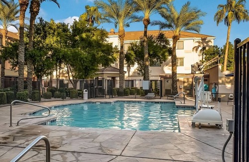 Chandler Apartment | Desert Botanical Garden Tour! Pool, Jacuzzi, Sun Terrace! Pets are Welcome too