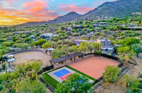 Carefree House | Desert Estate with Pool Casita Pickleball & Views