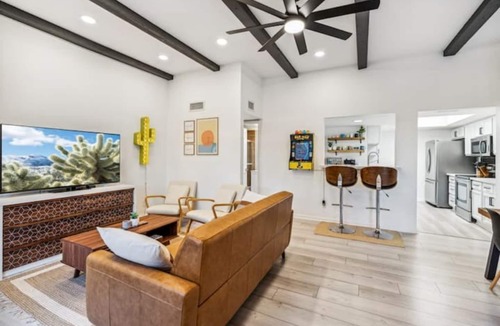 Tempe Condo | Desert Gem-Walk To Spring Training,ASU,Tempe Lake!