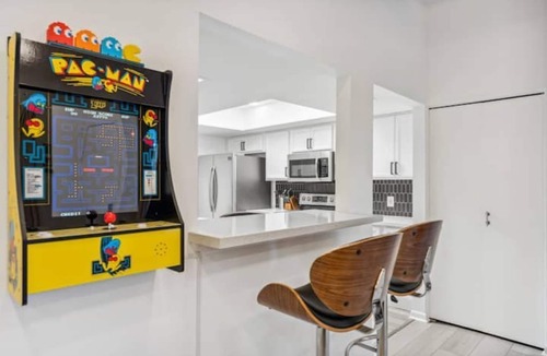 Tempe Condo | Desert Gem-Walk To Spring Training,ASU,Tempe Lake!
