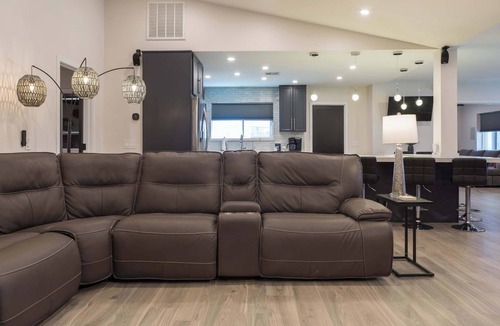 San Tan Valley House | Desert getaway retreat, pool, spa, billiards, bbq