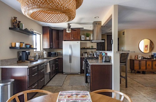 Joshua Tree House | Desert Oasis-Close to National Park, Views, FirePit, Family & Pet Friendly