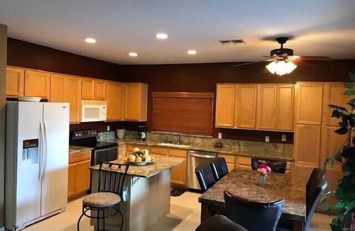 Sunrise House | Desert Oasis! Huge yard with pool, NFL, NASCAR, Golf & more in 15 min or less!