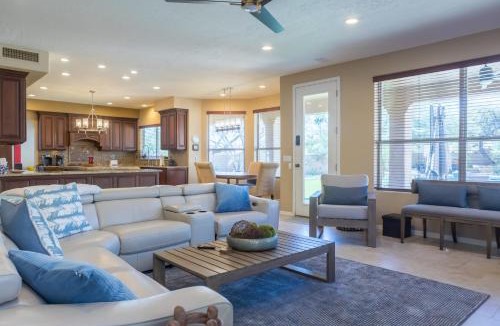 Foothills House | Desert Paradise Pool Spa Pickleball Putt Green