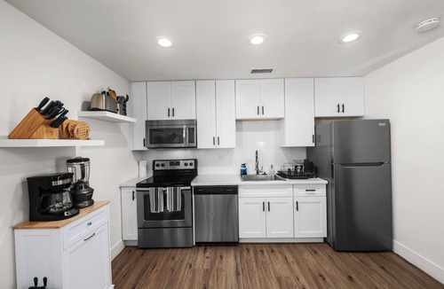 Garfield Apartment | Desert Rose Retreat in the Heart of Downtown PHX