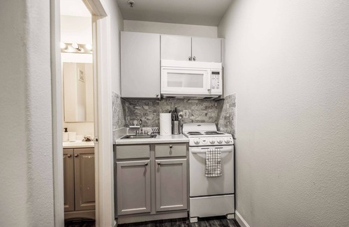 Tolleson Apartment | Desert Studio | Fast WiFi, Gym & Kitchen