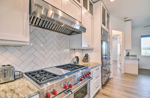 Anthem House | Desert Views, Fire Pit: Serene Phoenix Getaway