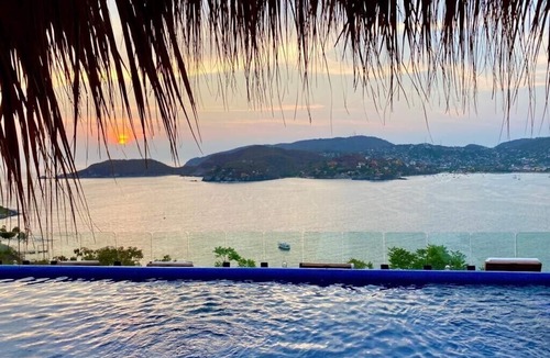 Playa Las Gatas House | Design Beach House with spectacular view to Bahía de Zihuatanejo