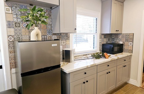 North Central House | Detached Bungalow Home Prime location Close to DT Pasadena King Size -Bed! 29