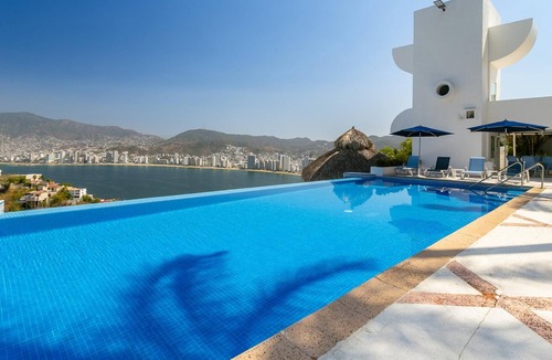 Las Brisas Apartment | Diamond Breezes Luxury
