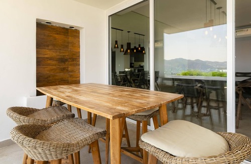 Las Brisas Apartment | Diamond Breezes Luxury