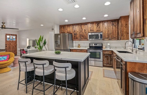 Cavalier Estates House | Disco Jungle with Fire Pit+Poolside TV+Yard Games