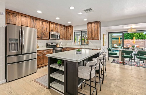 Cavalier Estates House | Disco Jungle with Fire Pit+Poolside TV+Yard Games