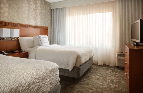 Camelback East Hotel | Dive Into Your Dream Vacation! w/Outdoor Pool, Pet-Friendly, Near Zen Garden