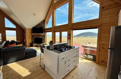 Fairplay Cabin | Dog-Friendly. 50-Acre Mountain Escape with Hot Tub and 2 Fireplaces