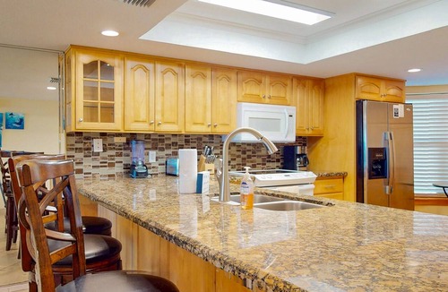 South Padre Island Condo | Dog-Friendly Beachfront Resort with Pools, Hot Tubs, and Tennis Courts