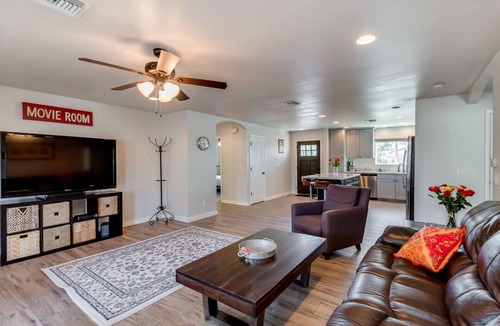 Gilbert House | Downtown Gilbert Getaway - Sleeps 8