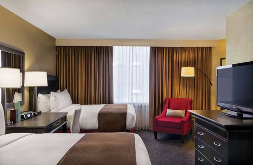 Little Tokyo Hotel | Downtown LA Urban Suite w/Kitchenette & Dining Area for City Explorers