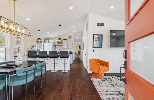 Garfield House | Downtown Phoenix Modern Retreat | 2 Homes in 1!