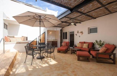 Esterito House | Downtown, private Pool, Walk to malecón